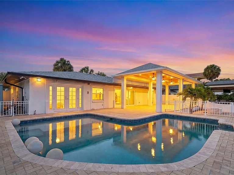 3924 Versailles Dr — Photo 24