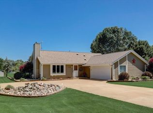 6827 S Loomis Rd, Waterford, WI 53185