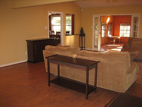 3rd image of 5925 Pinkstaff Ln