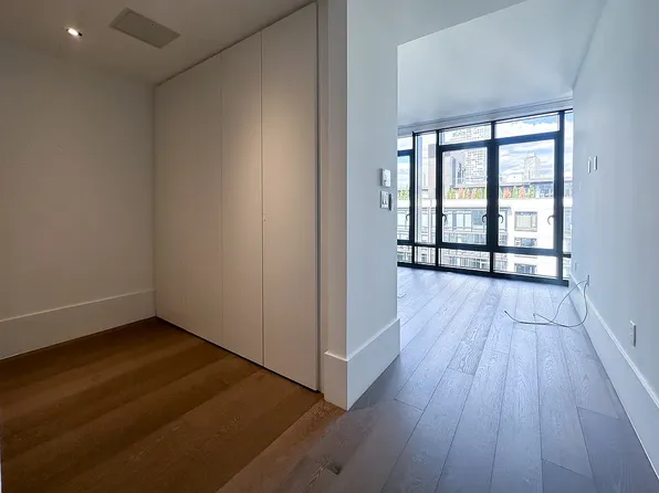 429 Kent Avenue image 16 of 25