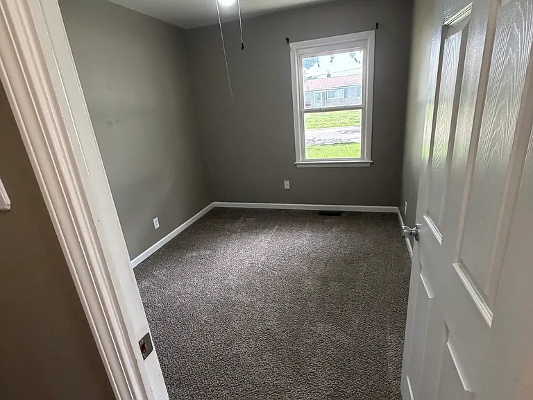 302 Dartmouth Dr — Photo 9
