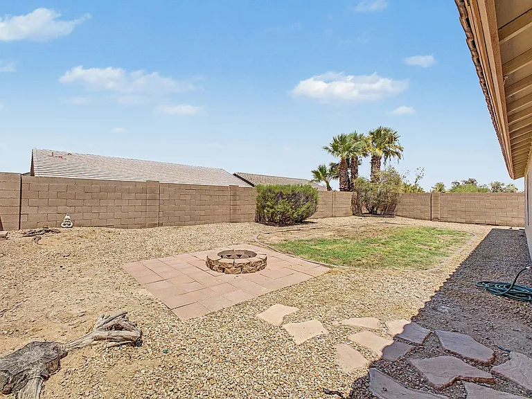 930 E Harwell Rd — Photo 35