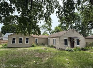 11700 Cavell St, Livonia, MI 48150