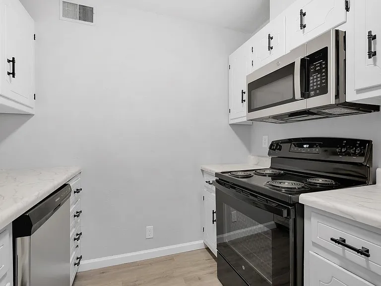 611 N Copeland St #D — Photo 3