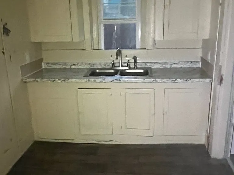 LPP - 428 S. Fredonia St. — Photo 8