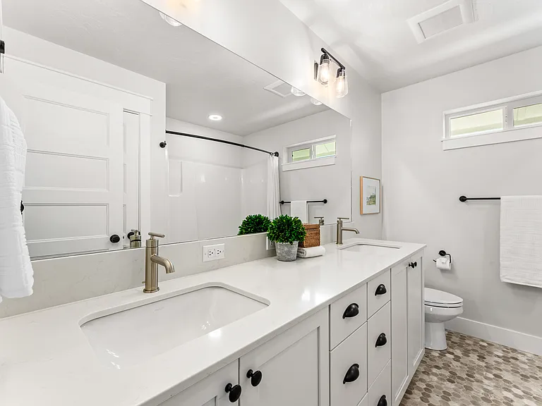 4835 N Mitchell St — Photo 29