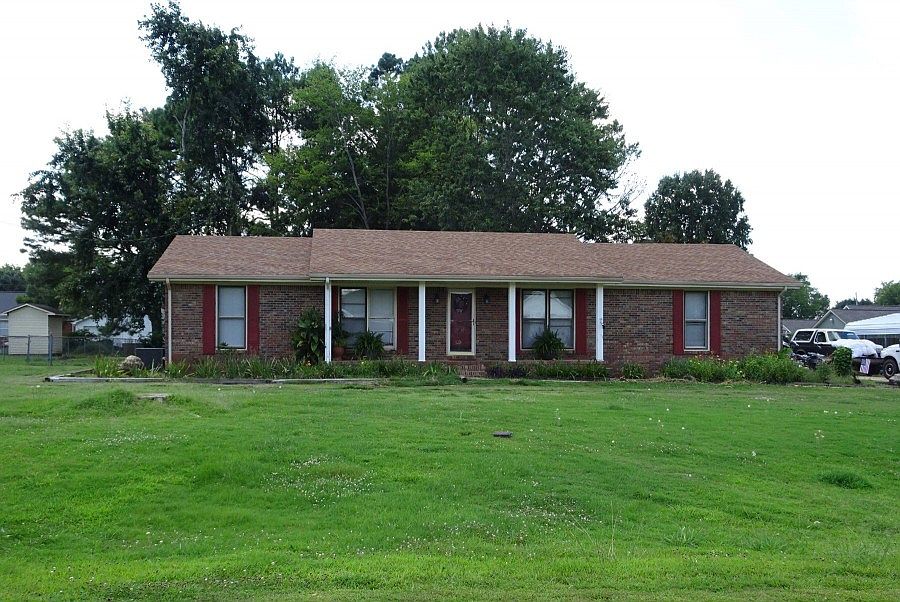 1st image of 715 Blake Dr