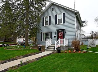 401 W 2nd St, Oconomowoc, WI 53066