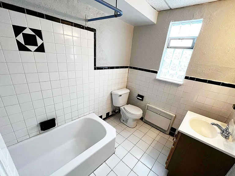 596 Lowell Ave — Photo 12