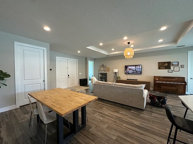 1228 NW 36th Pl — Photo 3
