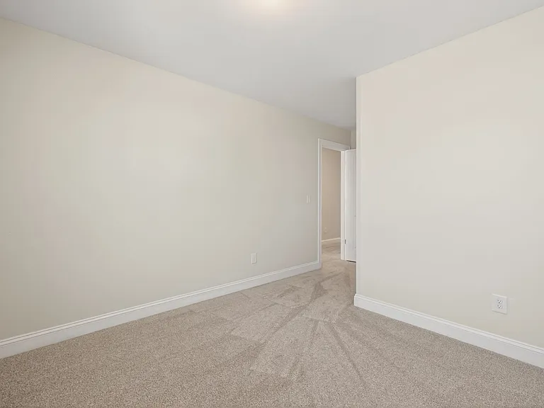 584 Barrington Row Ave — Photo 4