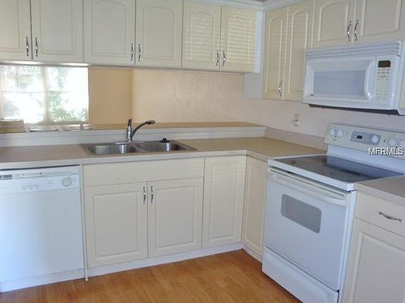 4th image of 368 Estero Ct