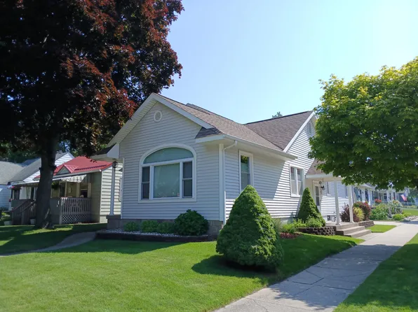 402 N Park St, Ludington, MI 49431