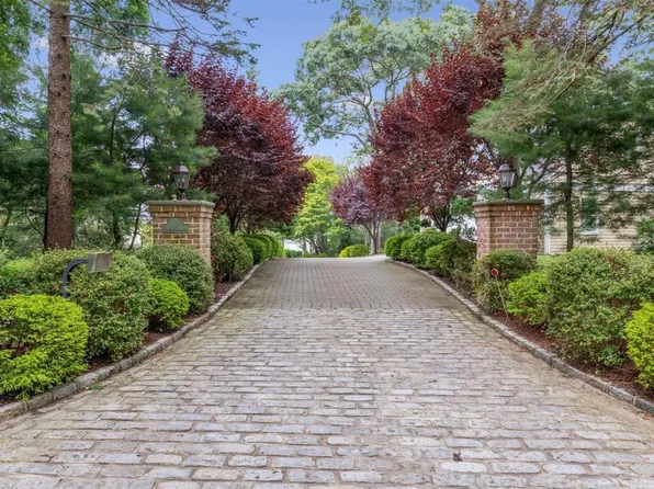 112 Wooleys Drive, Southampton, NY 11968