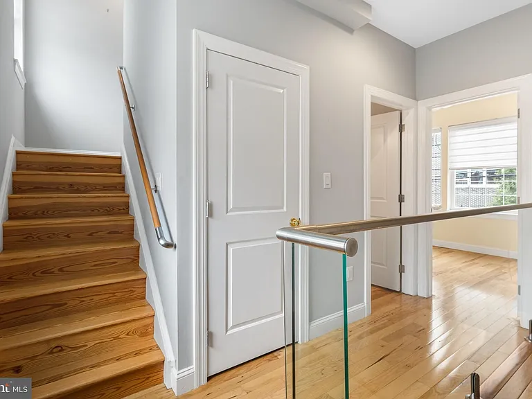 724 E Thompson St — Photo 17