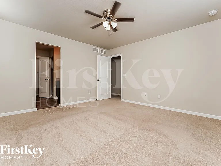 1902 Villageview Ln — Photo 11