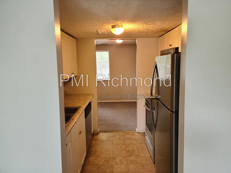 9623 Greenmeadow Cir — Photo 5