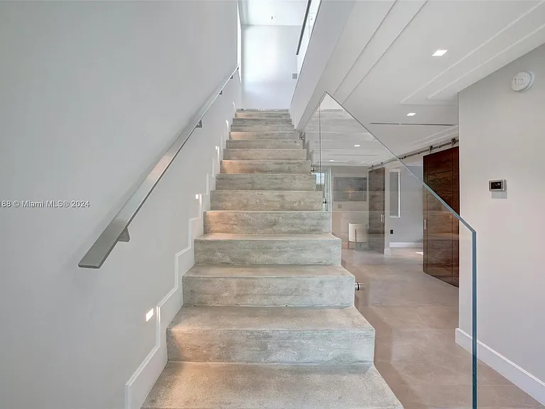 305 Oak St — Photo 81