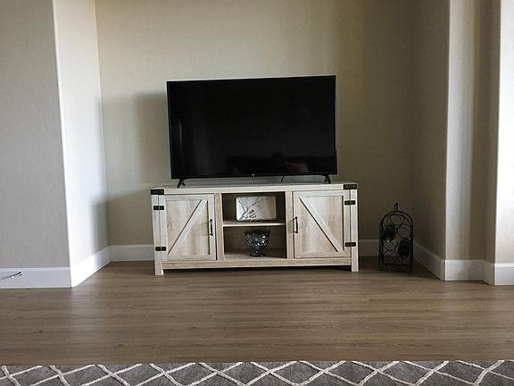 Living room with 75" TV