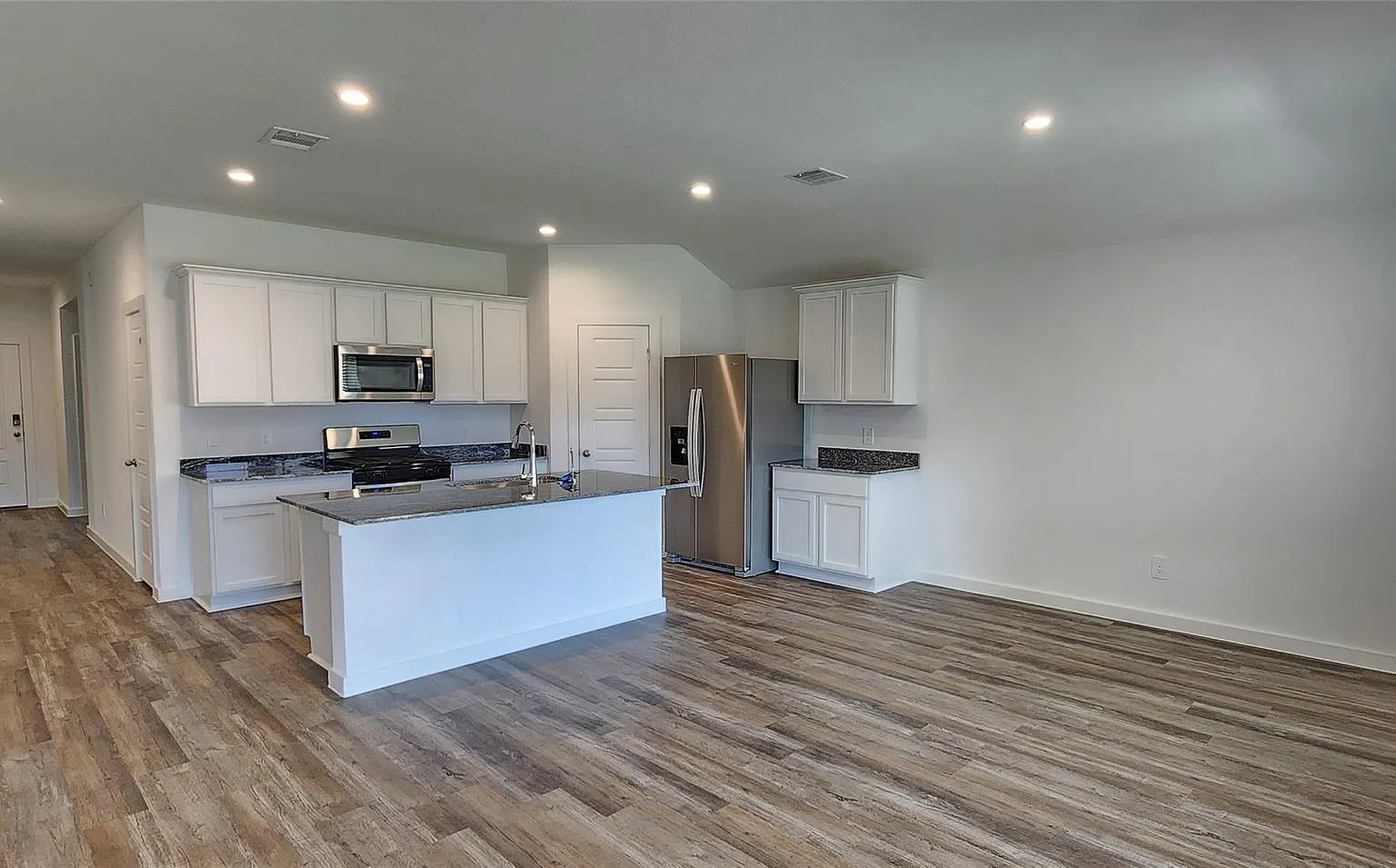 4 bed, 1812 sqft, $2,250 — Photo 3