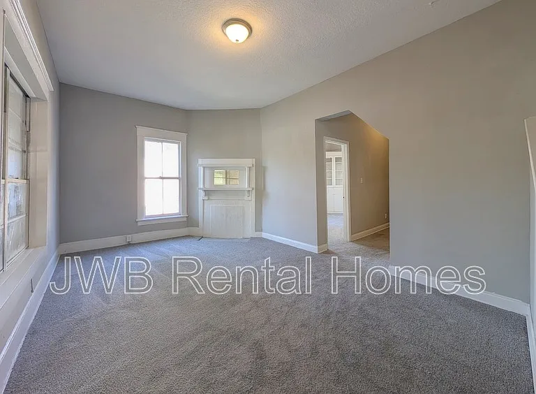 421 Golfair Blvd — Photo 4