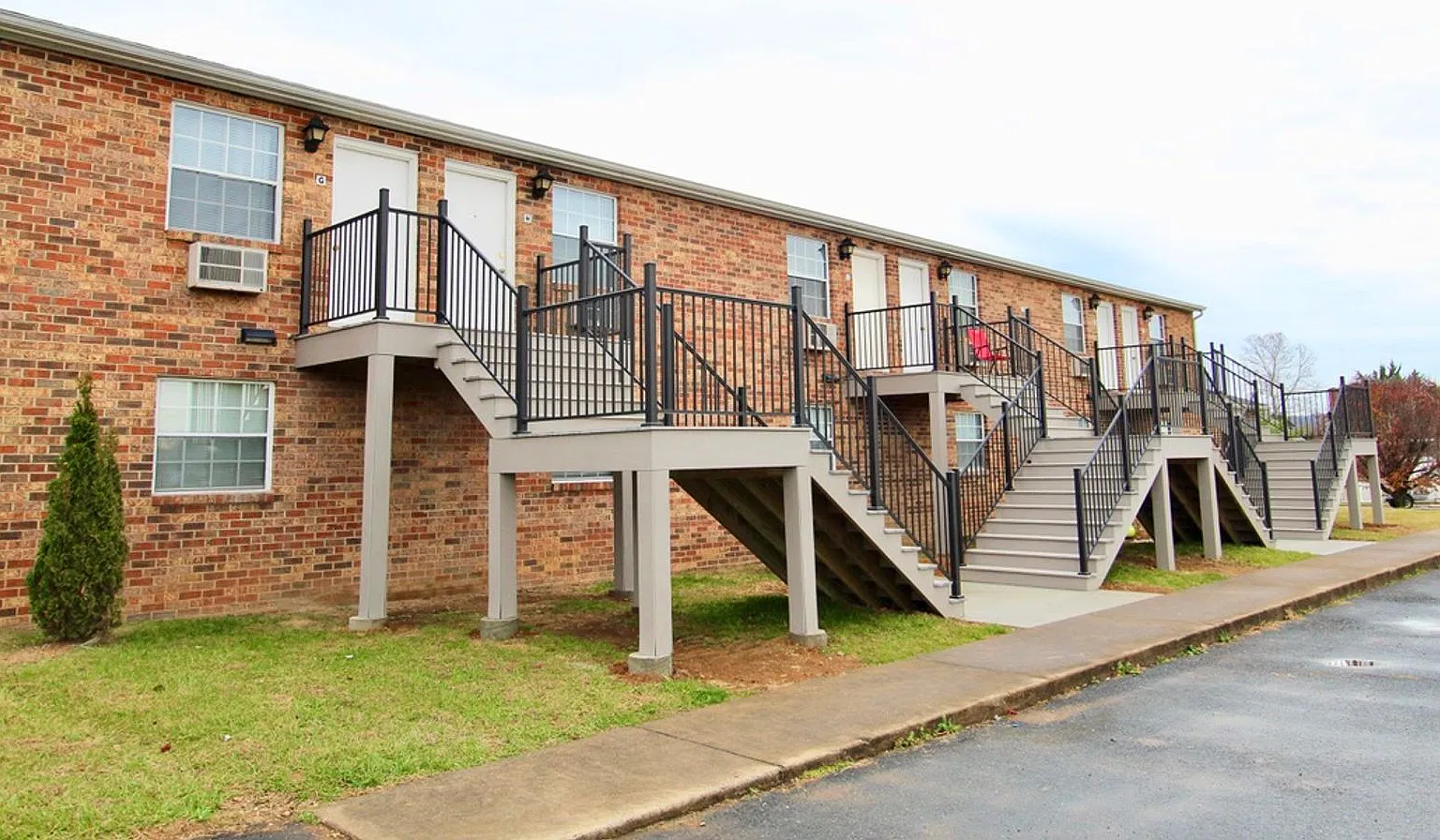 946 Vine Street — Photo 2