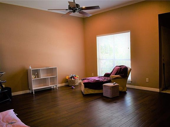 3rd image of 4019 Angelina Dr