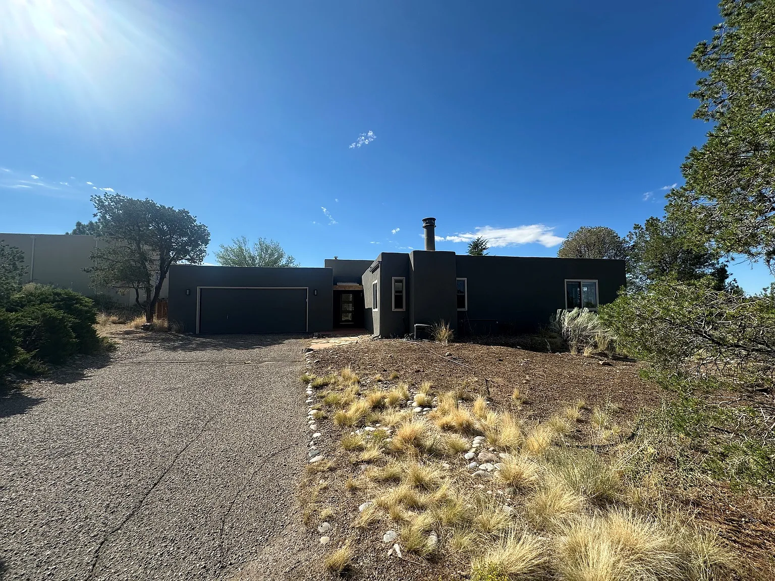 3 bed, 2114 sqft, $3,000 — Photo 2