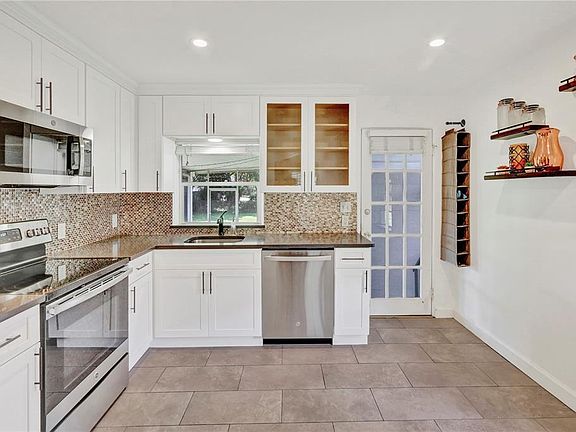 2nd image of 1016 W Smith St