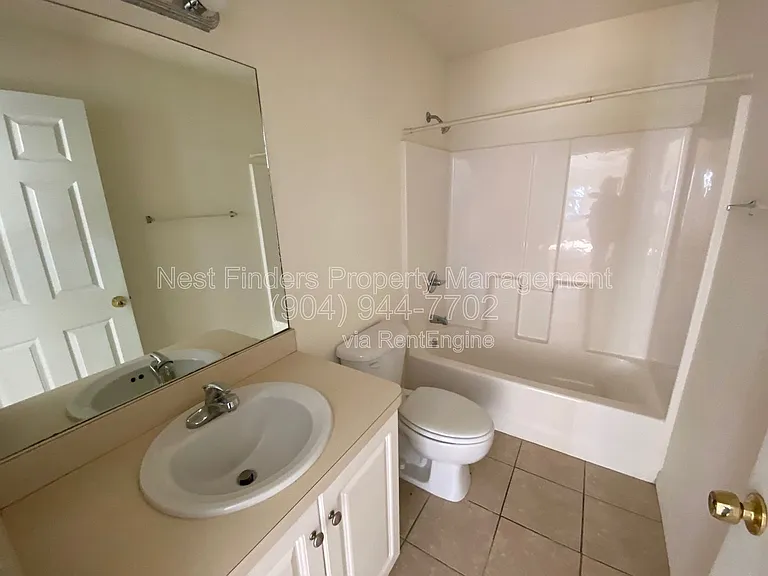 908 Helen St — Photo 14