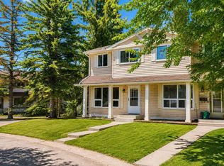 174 N Woodmont Ter SW, Calgary, AB T2W4Z4