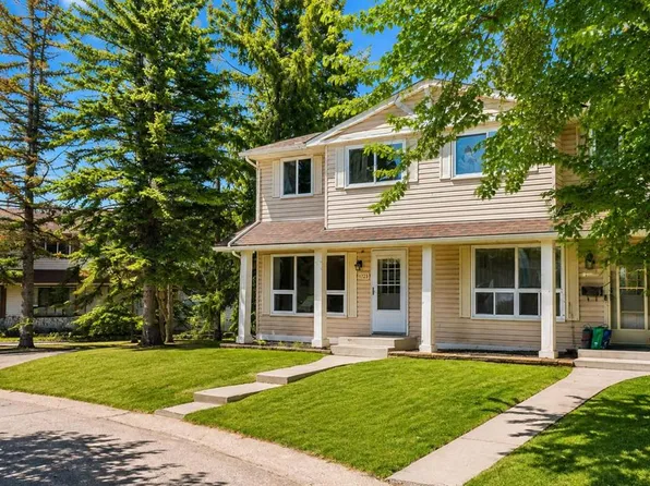 174 N Woodmont Ter SW, Calgary, AB T2W 4Z4