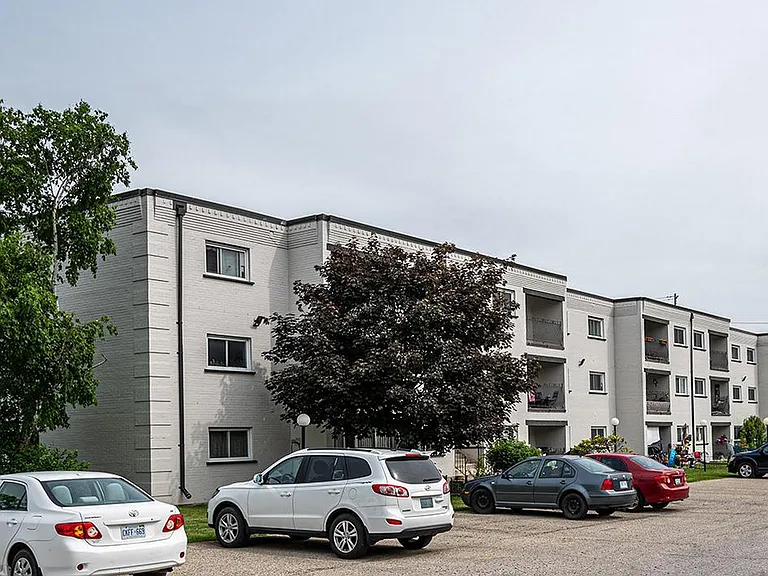 500 Glenelm Cres — Photo 20