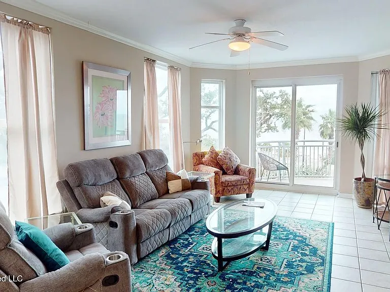 2230 Beach Dr #301 — Photo 2