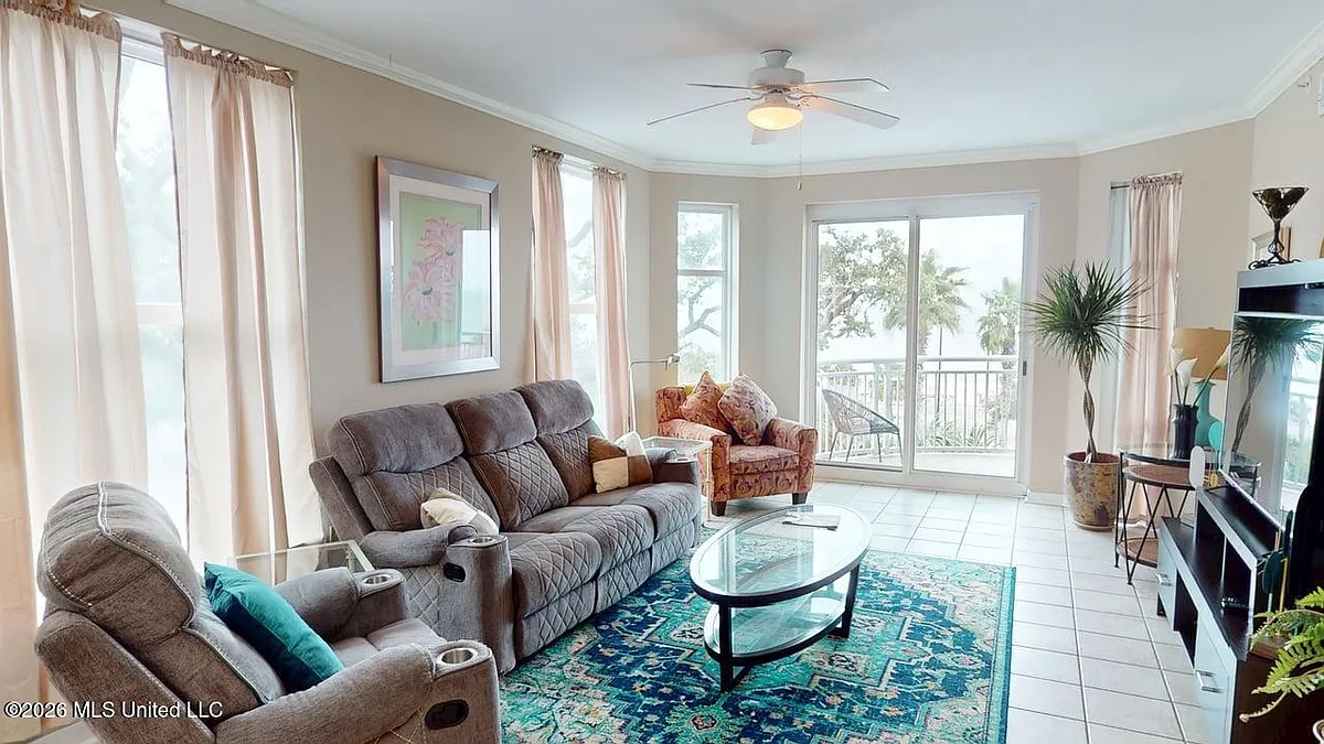 Building Photo - 2230 Beach Dr #301