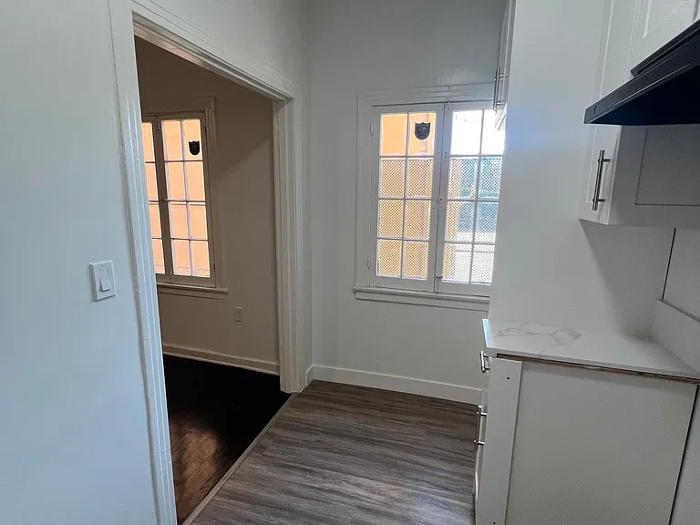 127 N Edgemont St #4 — Photo 14