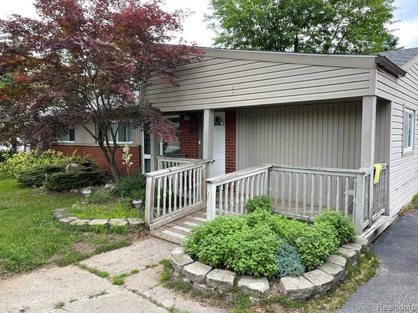 2145 Saint Joseph St, West Bloomfield, MI 48324