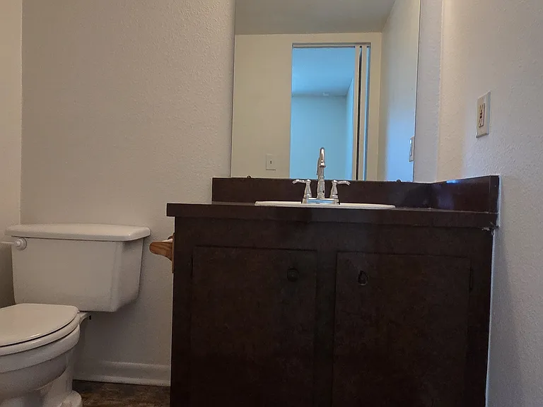915 Ariana Apartment Community — Photo 27