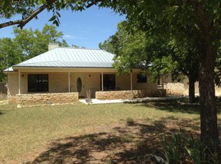 212 Oakhaven Ln, Fredericksburg, TX 78624
