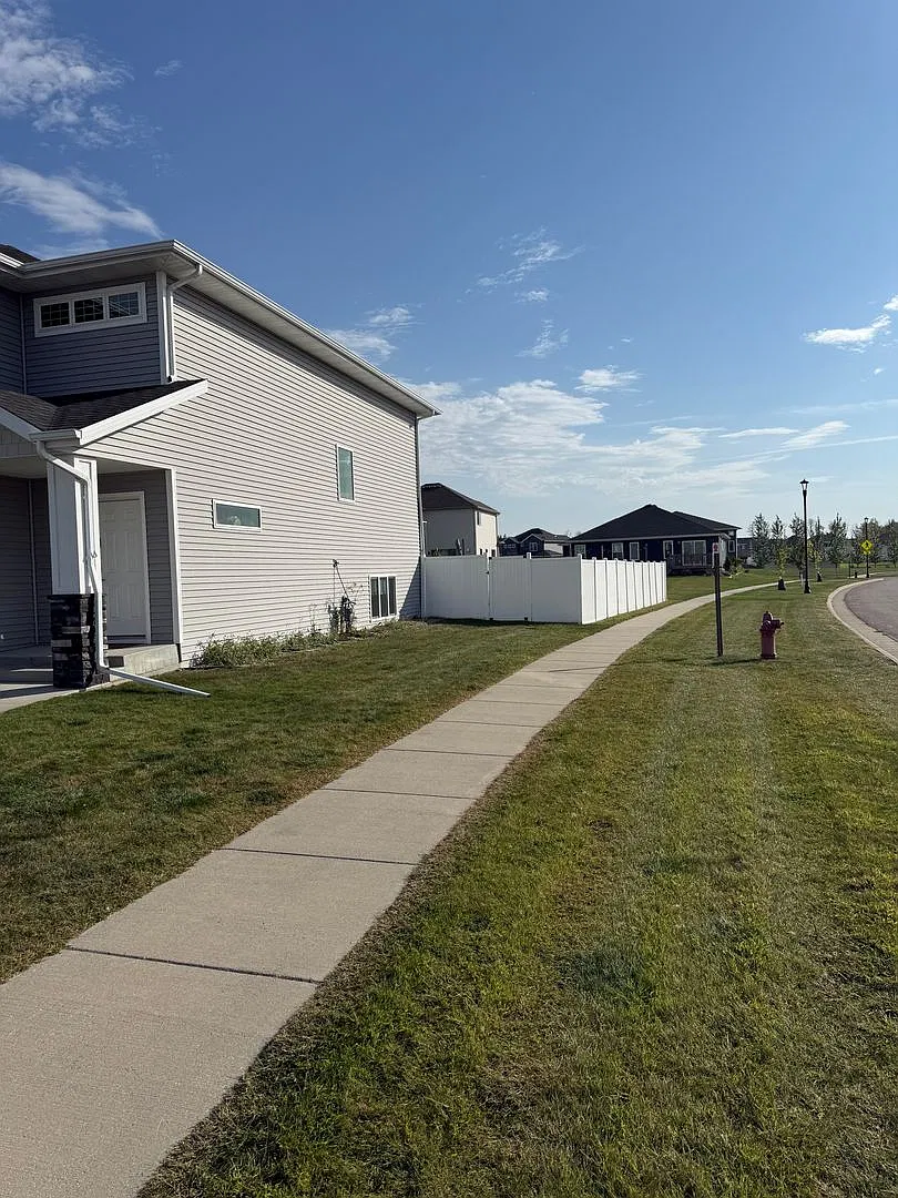 3 Bed 3 Bath Twin Home — Photo 2