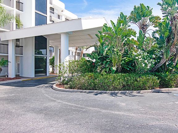 3rd image of 300 Columbia Dr #4071