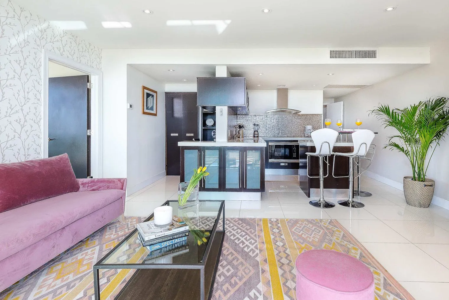 1 bed, 1.0 bath, 721 sqft, $5,898 — Photo 2