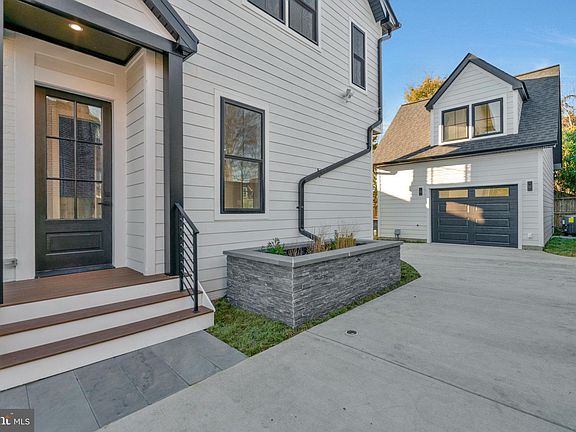 5th image of 410 N Granada St