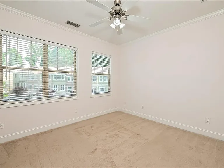 1915 Sterling Oaks Cir — Photo 12