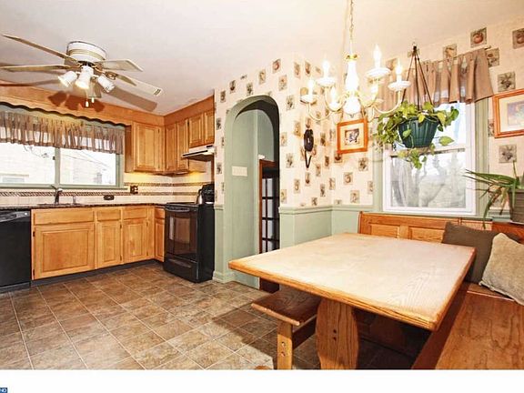 4th image of 1307 Oak St