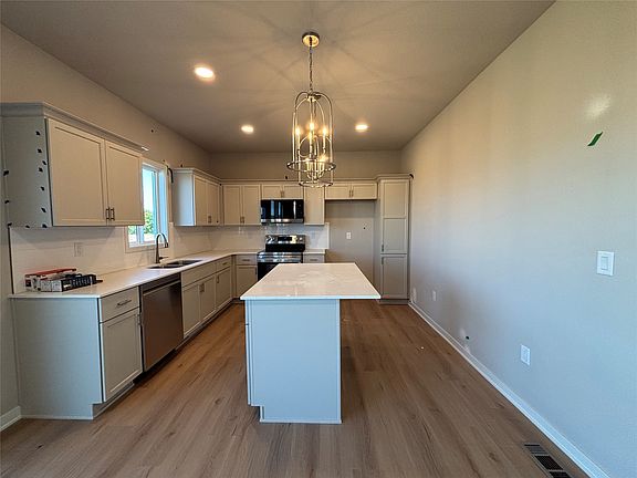 2nd image of 1811 Gordon Ct