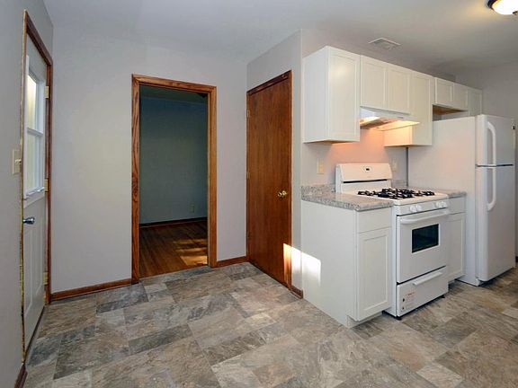 5th image of 1596 Ivy Ave E