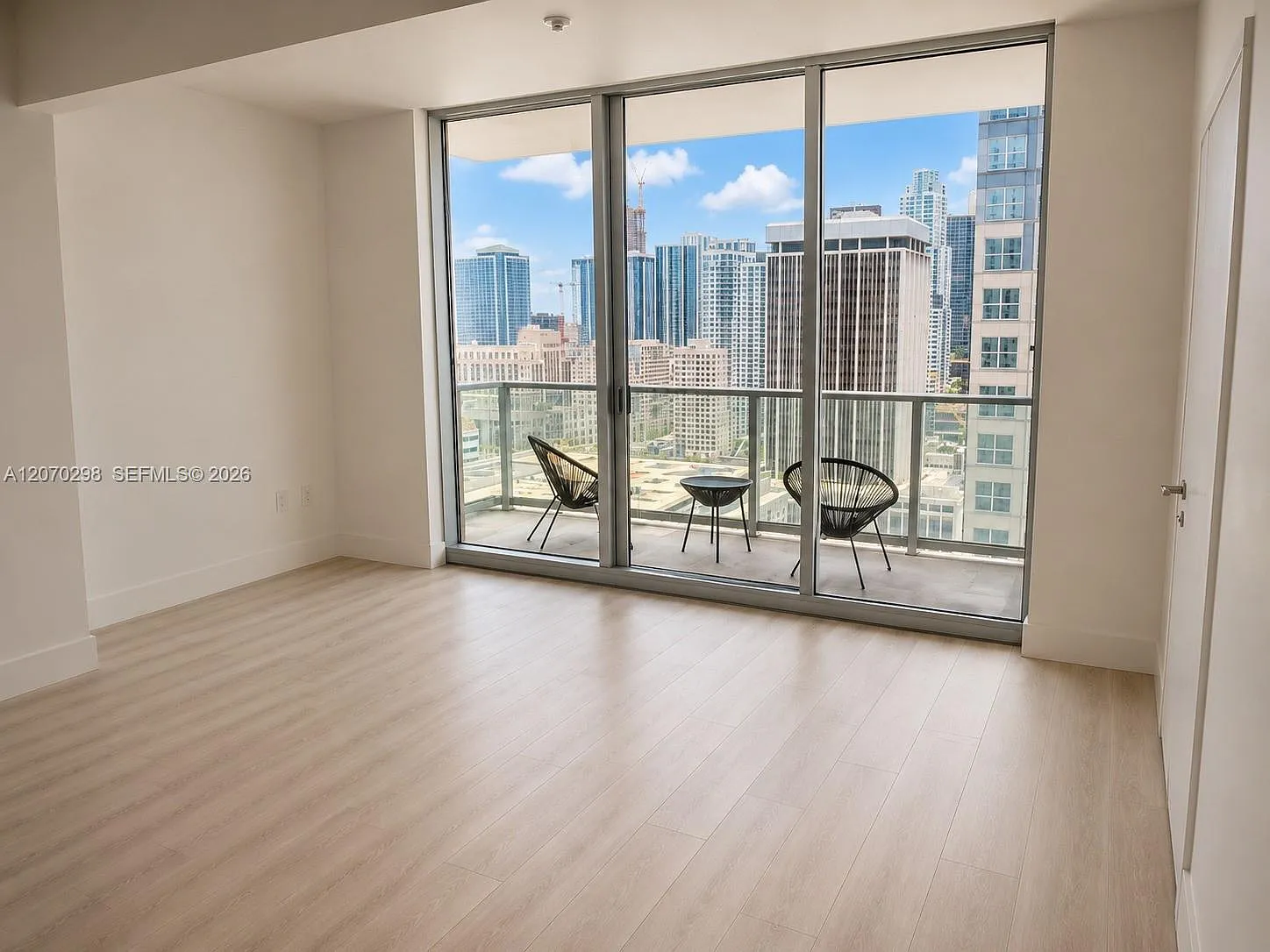 Met 1 Condo — Photo 4
