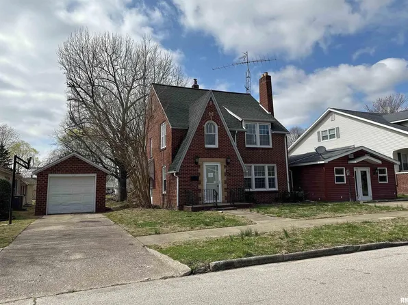 708 S Washington St, Mc Leansboro, IL 62859