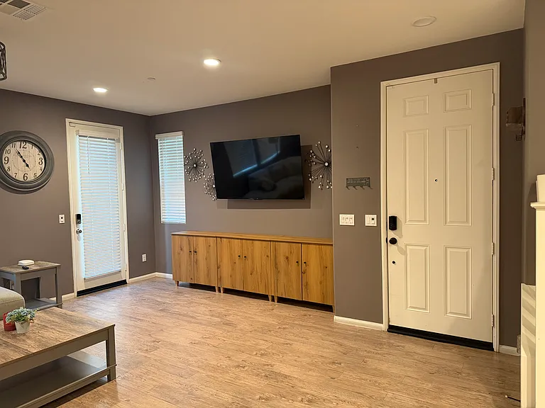 251 Saratoga Ct — Photo 5